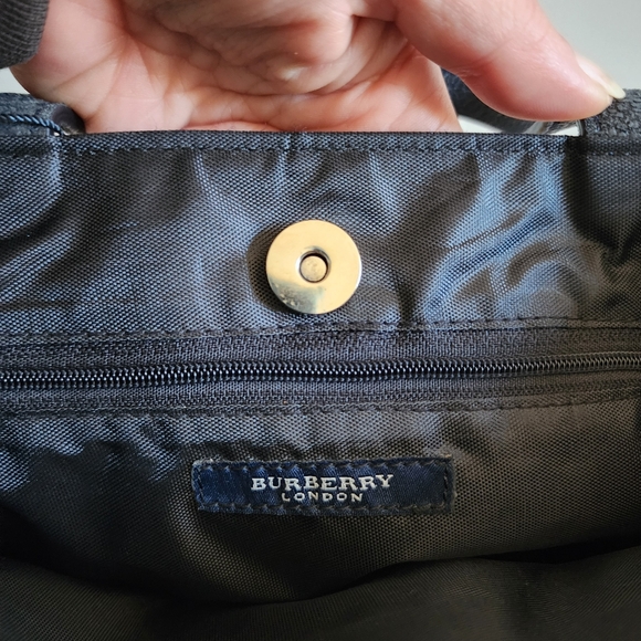 AUTHENTIC NWT Burberry tote bag. - Picture 2 of 11